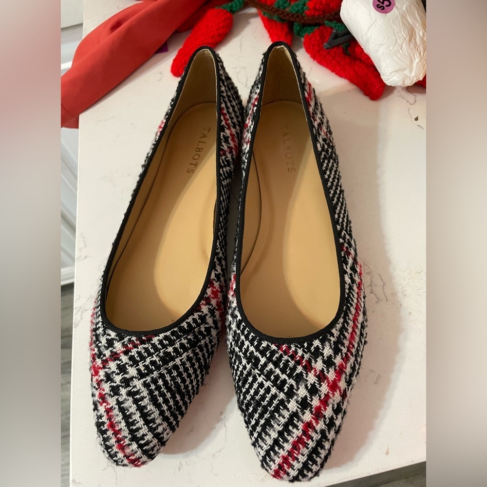 Talbots women’s 11 Leather sole manmade knit upper loafers red black white